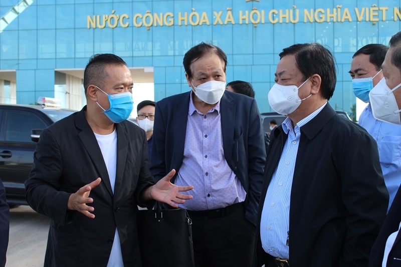 Bộ trưởng Bộ NN-PTNT Lê Minh Hoan khảo sát tình hình XNK tại Móng Cái