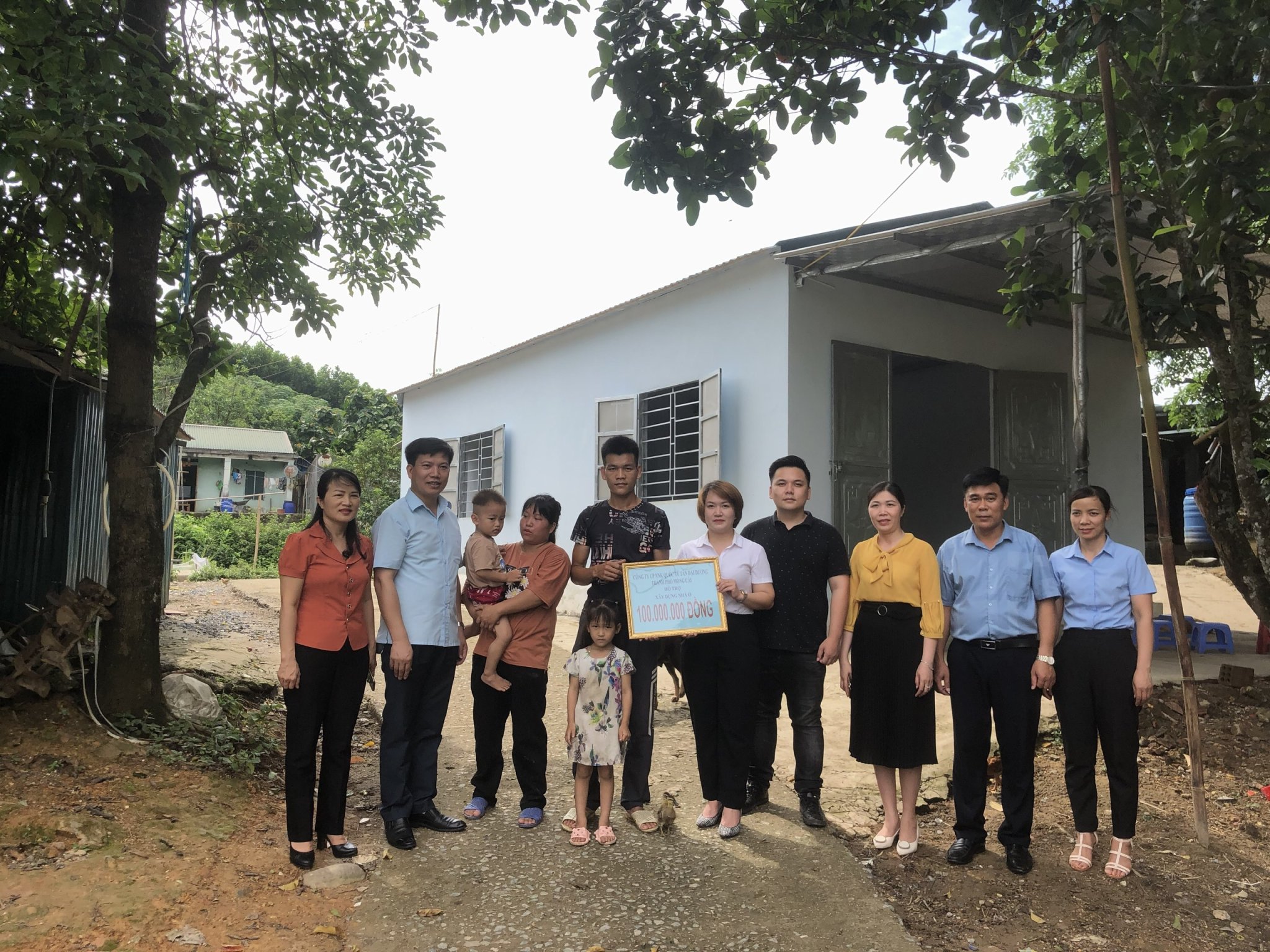 Công ty CP XNK Quốc tế Tân Đại Dương Hỗ trợ 130 triệu đồng cho hộ dân xây nhà ở tại xã Bắc Sơn