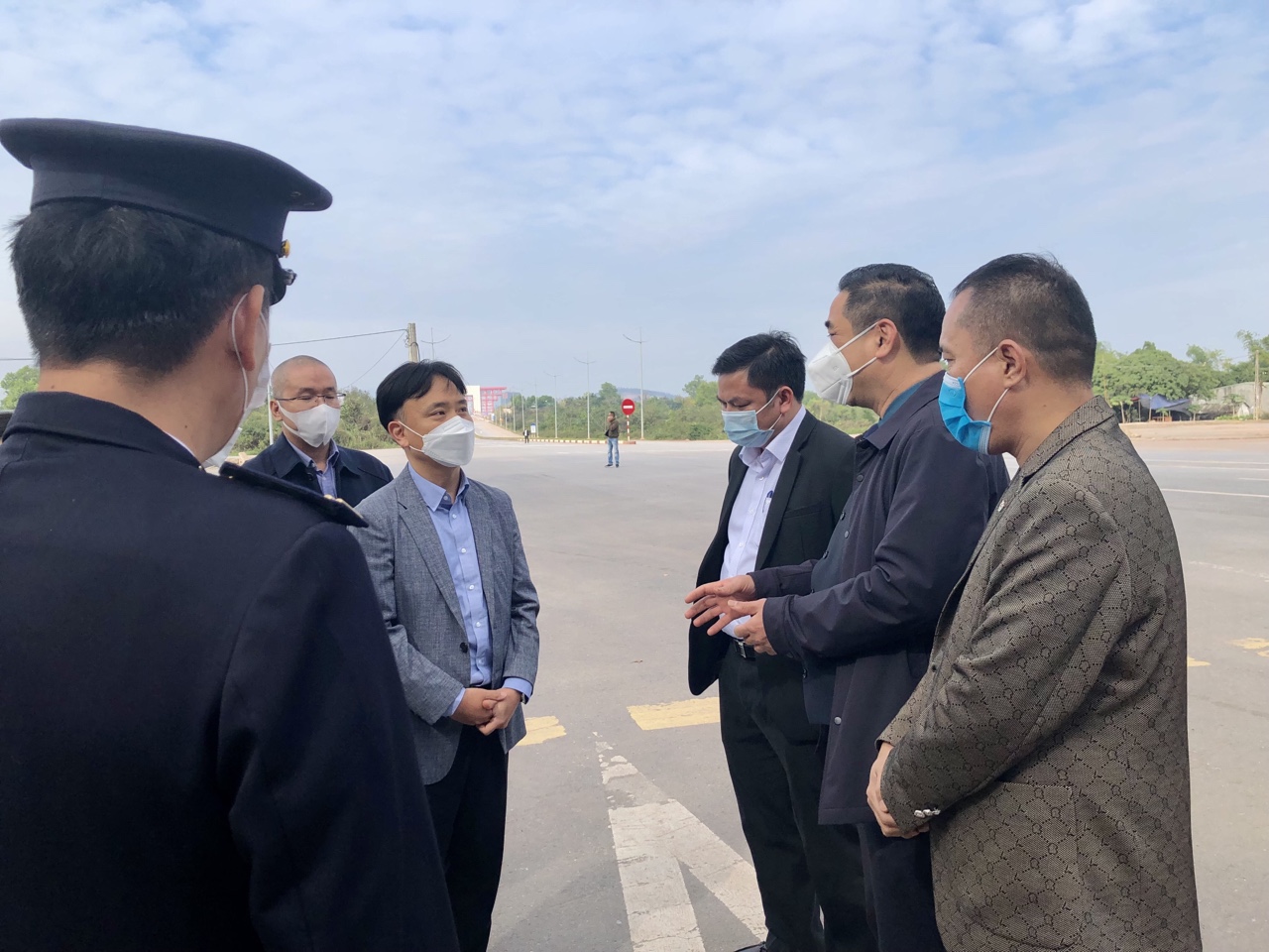 Những tín hiệu vui trong hoạt động XNK tại TP Móng Cái: Lô hàng điện tử đầu tiên nhập khẩu qua cửa khẩu cầu Bắc Luân II trị giá gần 2,4 triệu USD